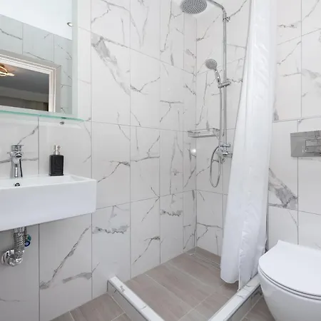 Ninemia * Limenas (Thasos)